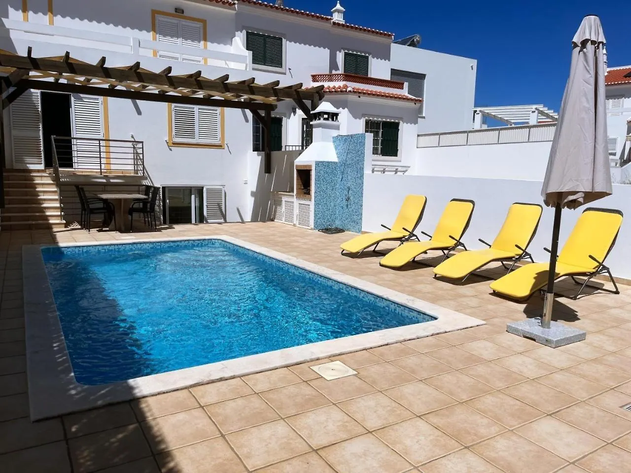 Moradia Fantastica Com Piscina A 5 Min Da Praia Monte Gordo 0*,